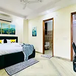 Bluo Modern 3Bhk Rohini - Lift , Parking , Balcony