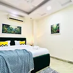 Bluo Modern 3Bhk Rohini - Lift , Parking , Balcony