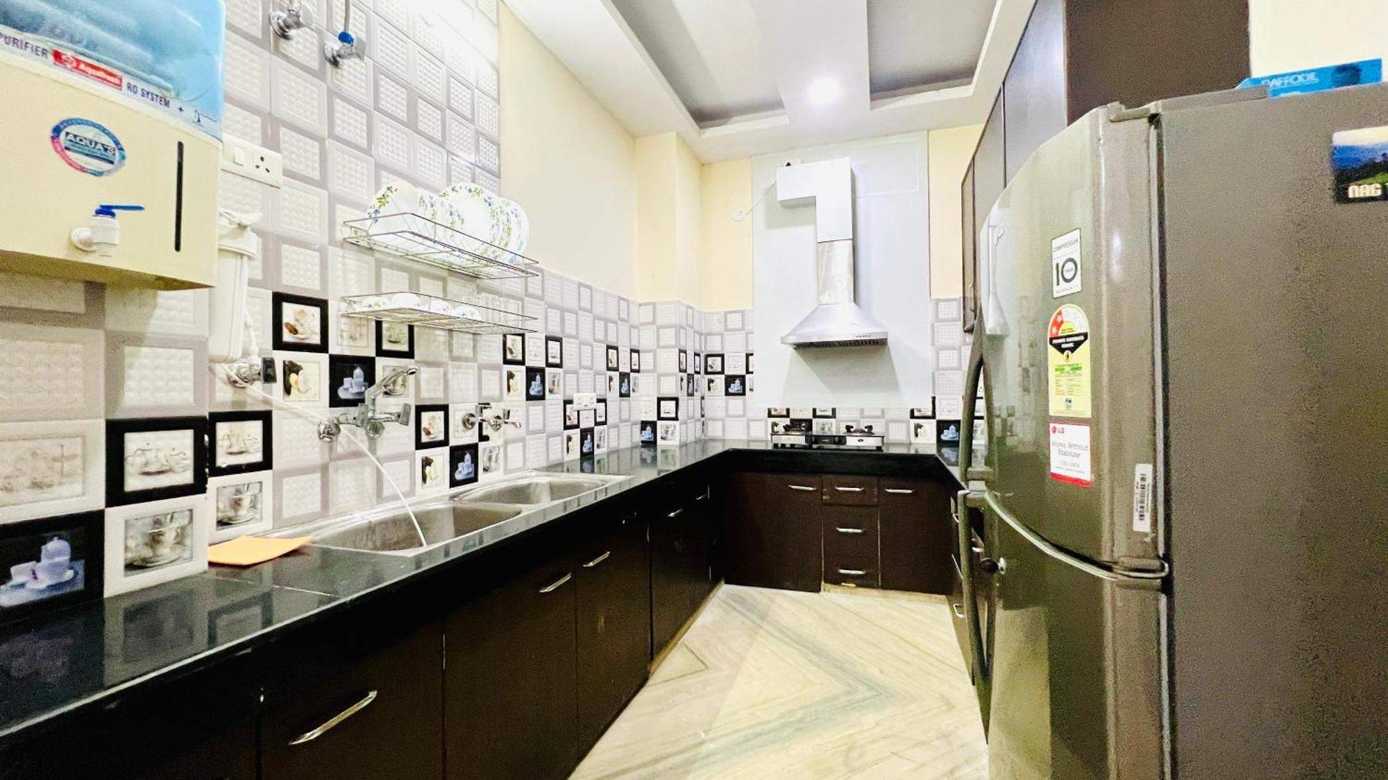 Bluo Modern 3bhk Rohini - Lift , Parking , Balcony