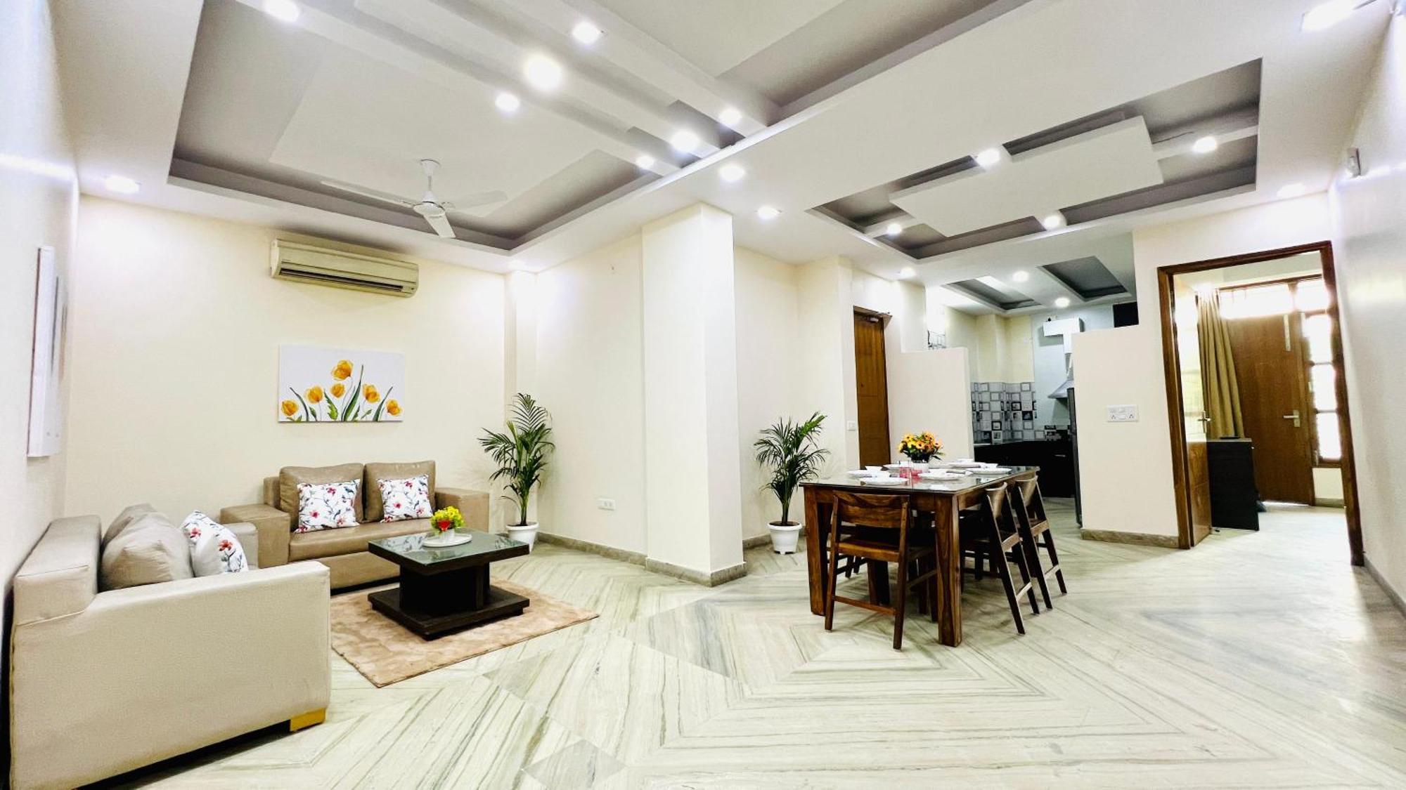 Bluo Modern 3bhk Rohini - Lift , Parking , Balcony Apartment New Delhi