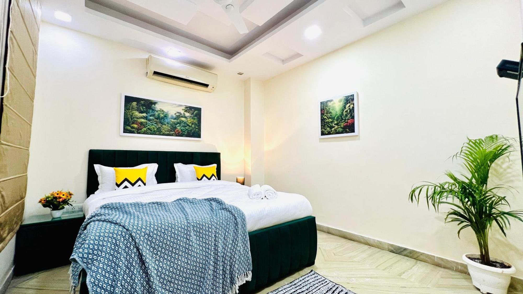 Bluo Modern 3bhk Rohini - Lift , Parking , Balcony * New Delhi